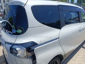 Toyota Sienta 1.5 FWD (6-seater) 2019 Pearl