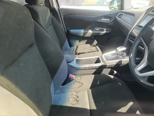 Honda Fit Shuttle 1.5 Hybrid 2WD 2018 Silver