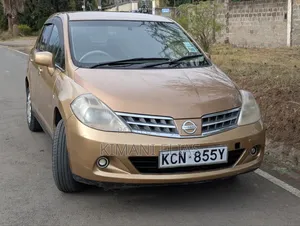 Nissan Tiida 1.5L 16V 2010 Gold