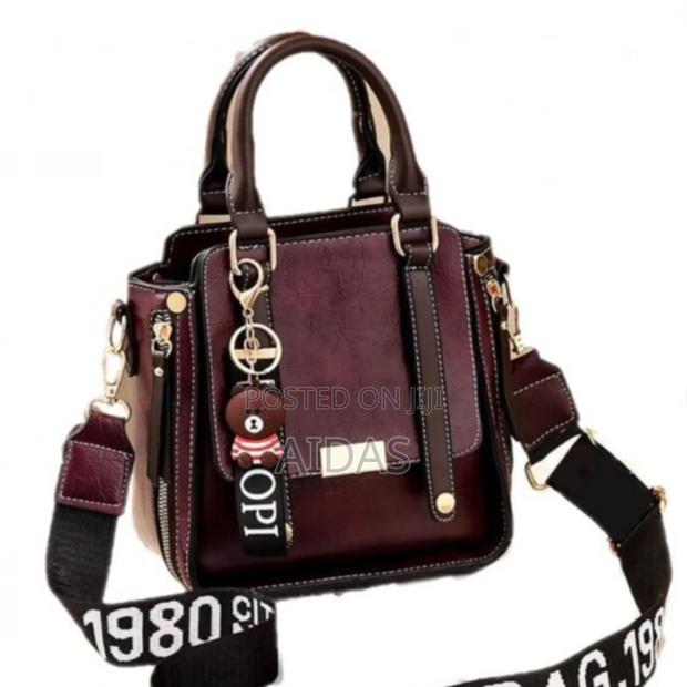 Elegant Ladies Leather Handbag With Strap – Classy Office Casual Bag - thumbnail 2