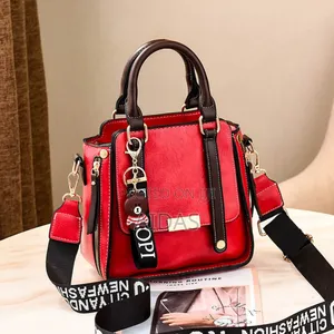 Elegant Ladies Leather Handbag With Strap – Classy Office Casual Bag