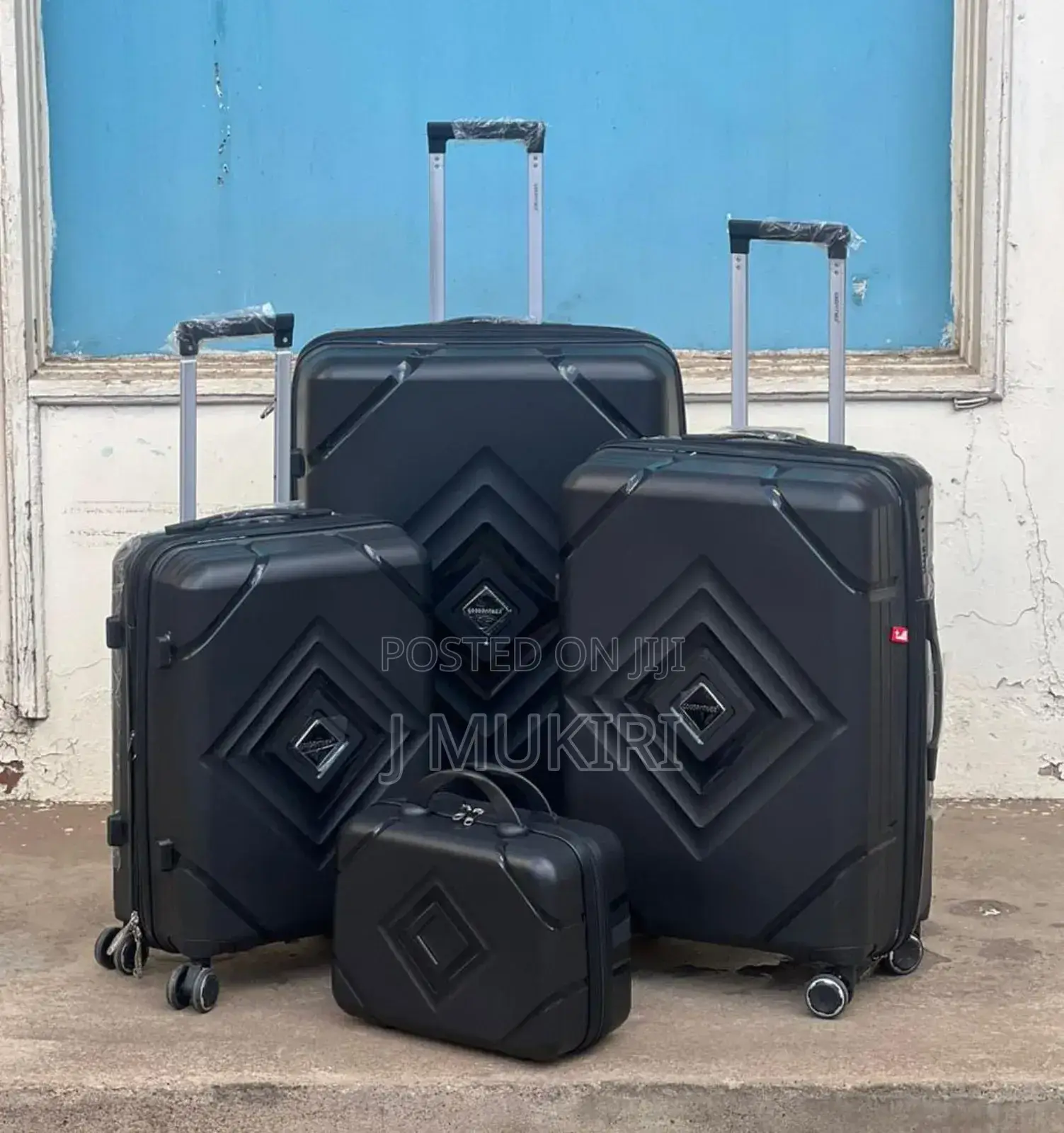 4 in 1 Luxurious Unbreakable Suitcase