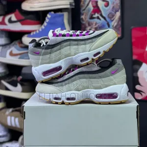 Nike Sb Air Max 95 Summit White And Cactus Flower" Sneakers.
