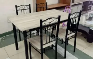 4 Sitters Dinning Table
