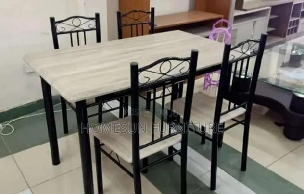 4 Sitters Dinning Table