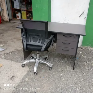 Desk +Mesh Chairs