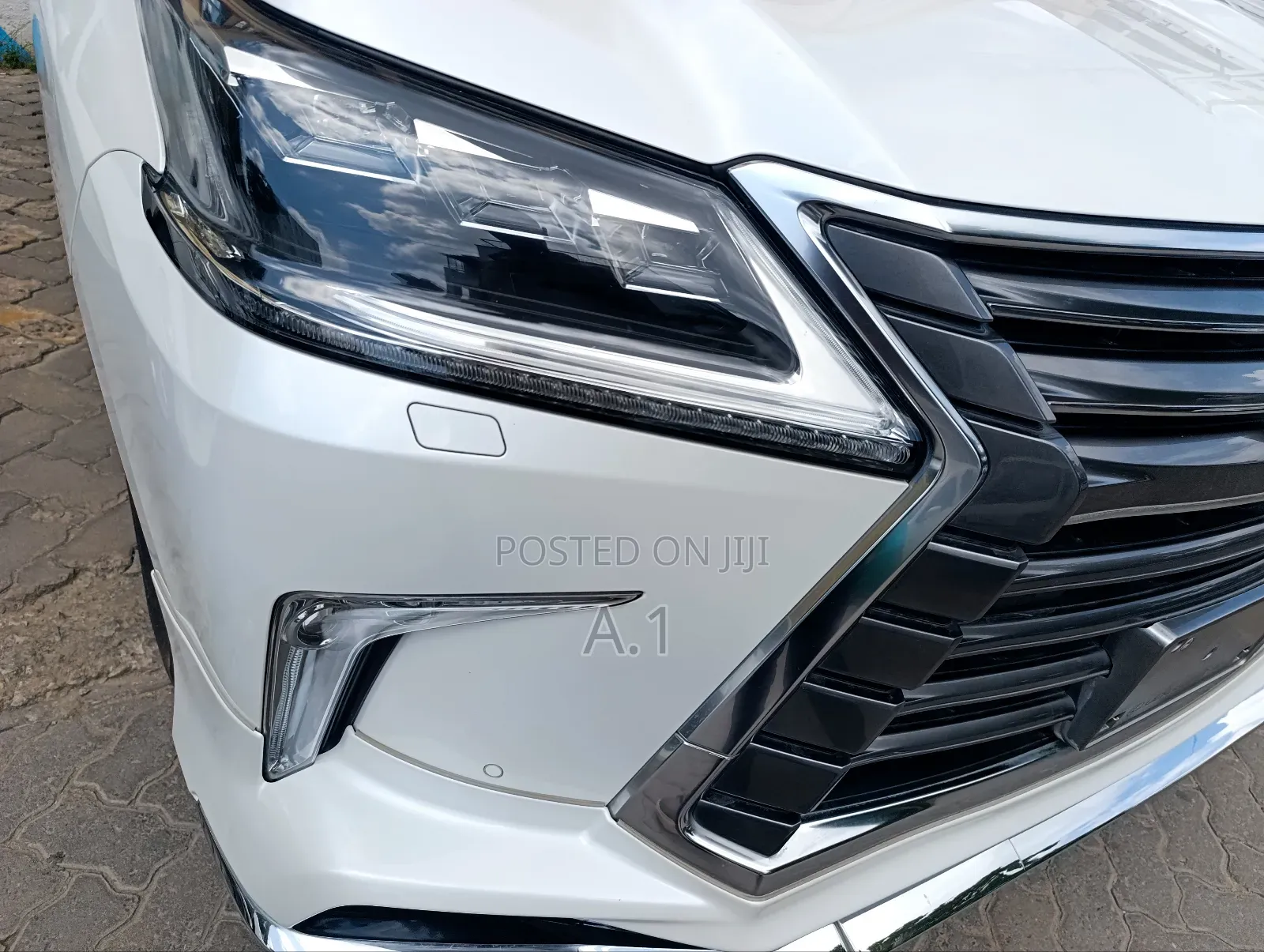 Lexus LX 570 AWD 2018 White