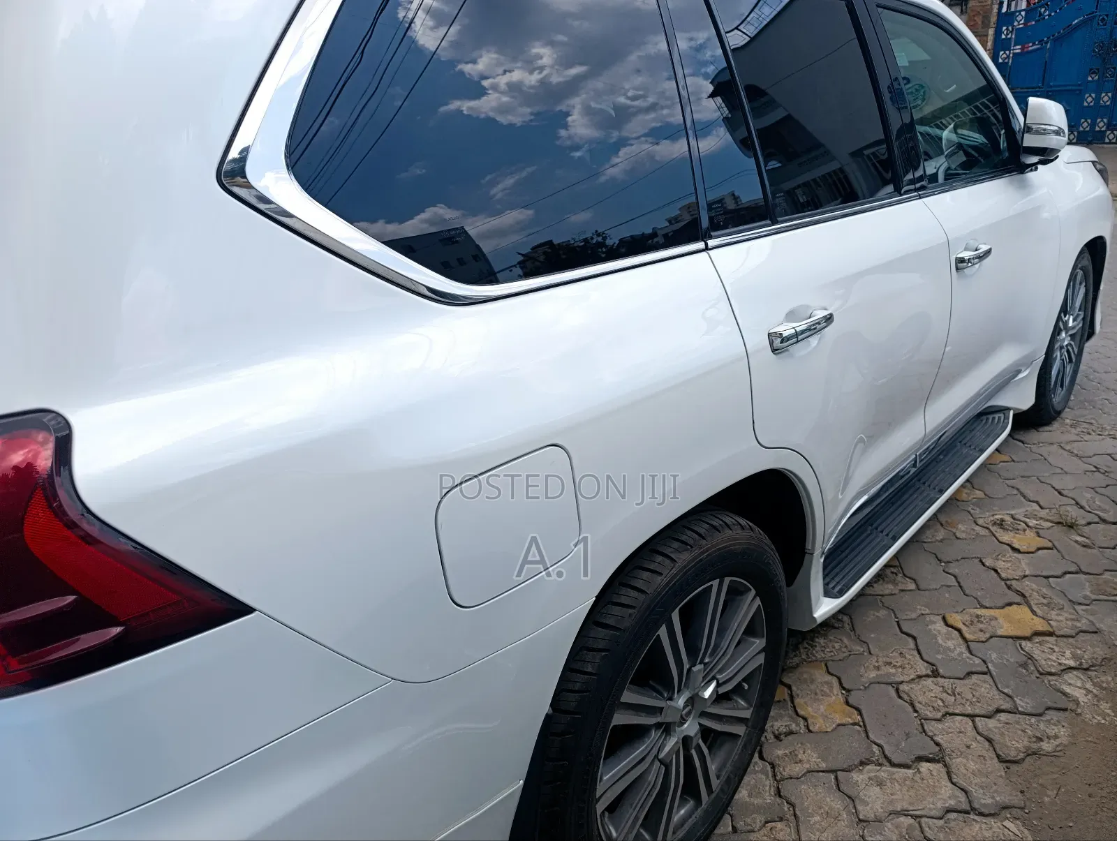 Lexus LX 570 AWD 2018 White