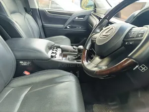 Lexus LX 570 AWD 2018 White