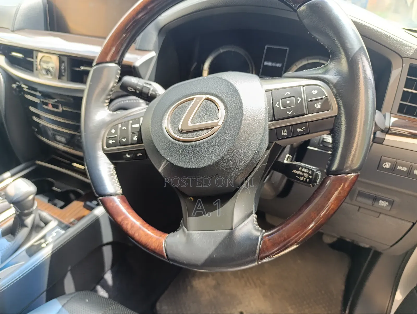 Lexus LX 570 AWD 2018 White