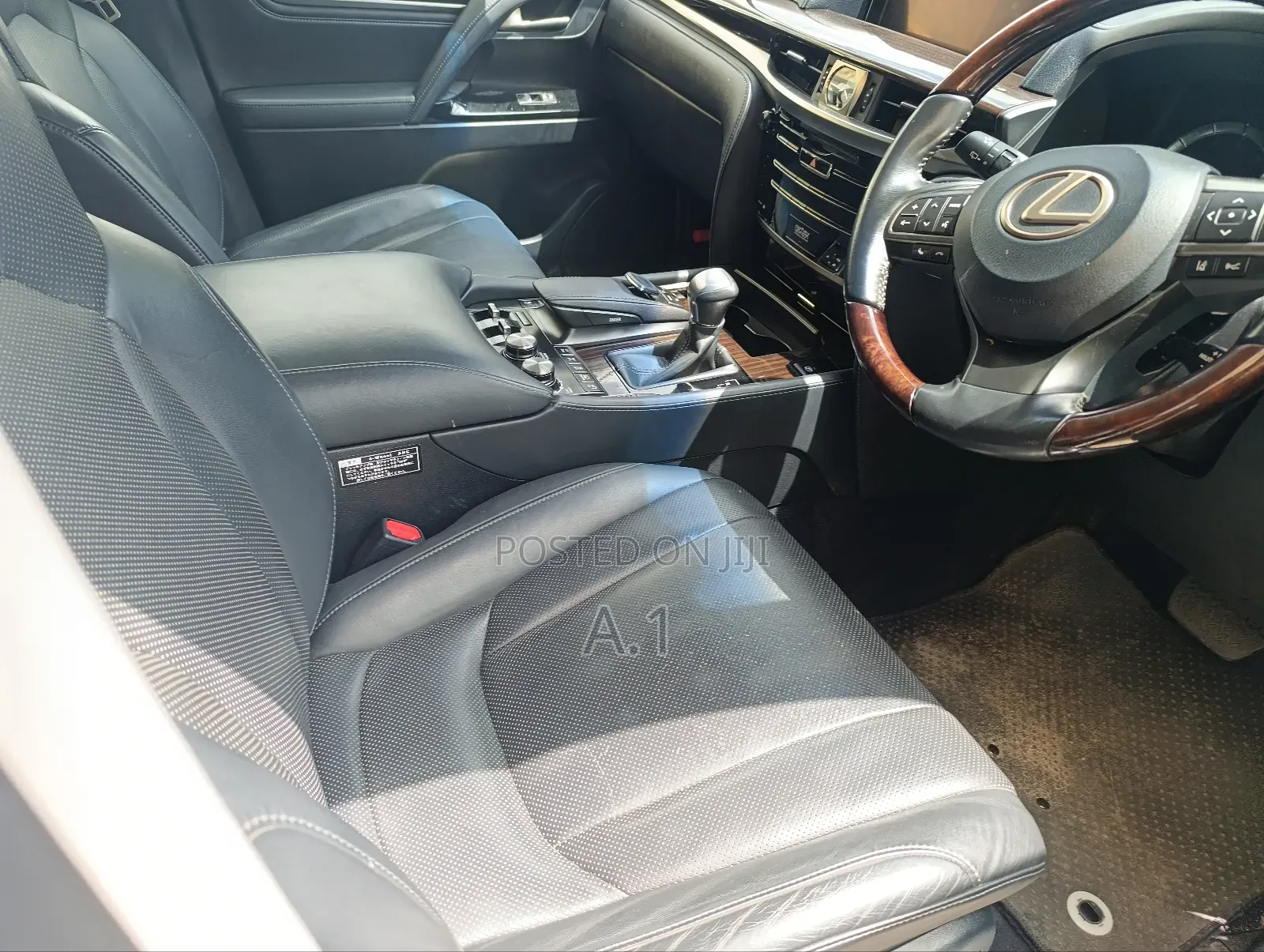 Lexus LX 570 AWD 2018 White