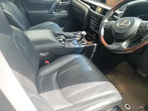 Lexus LX 570 AWD 2018 White