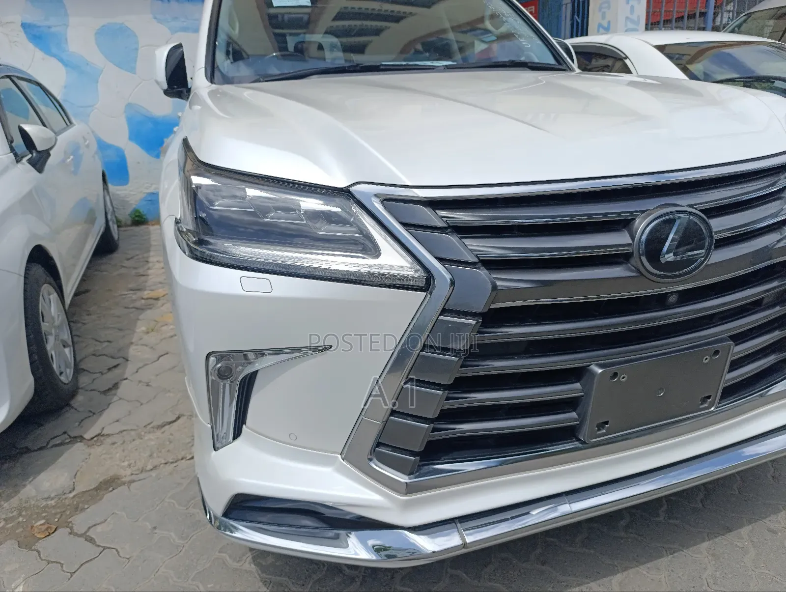 Lexus LX 570 AWD 2018 White
