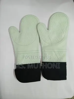A Pair of Silicone Oven Gloves/ Mitts