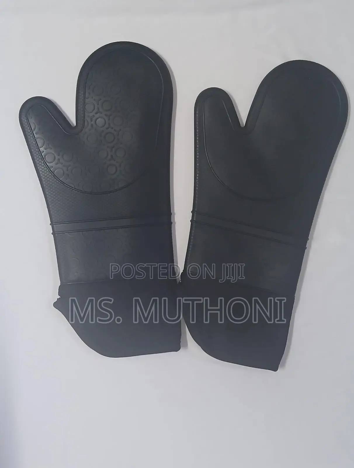 A Pair of Silicone Oven Gloves/ Mitts