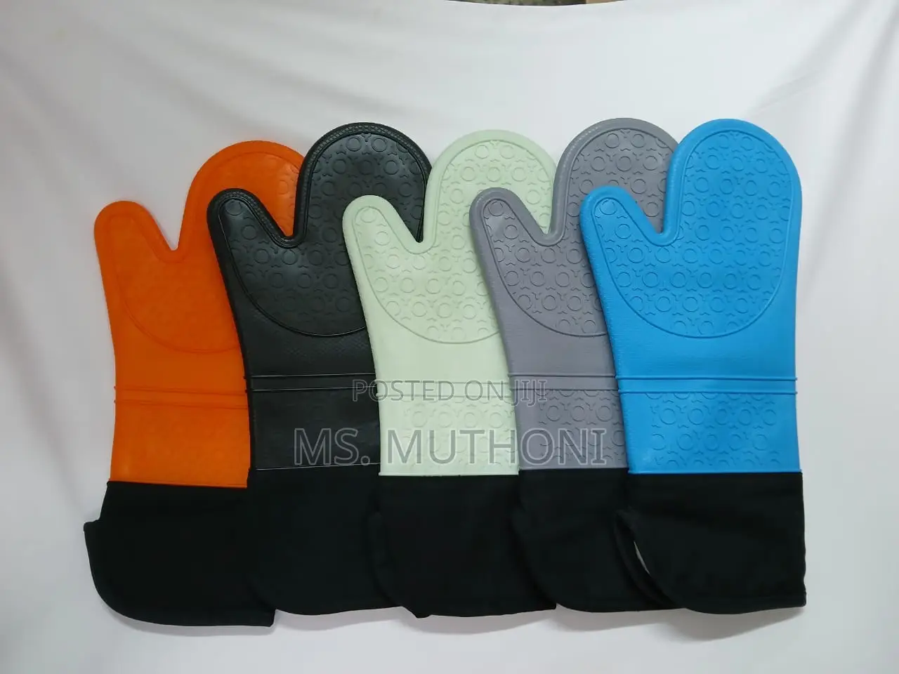A Pair of Silicone Oven Gloves/ Mitts