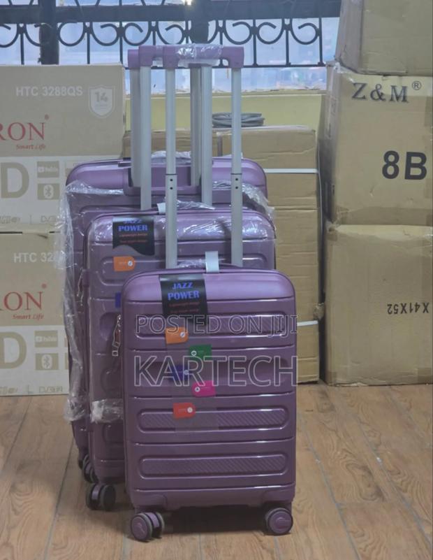 3 in 1 Hard Shell Travel Suitcase Set With Spinner Wheels - thumbnail 3