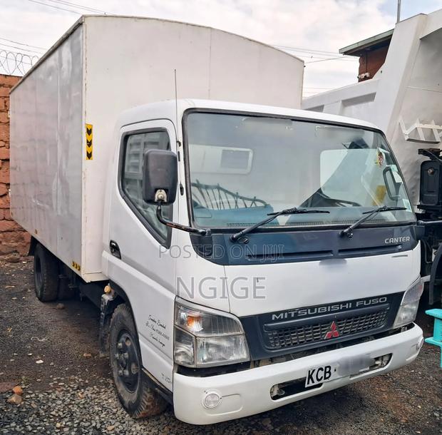 Mitsubishi Canter Truck - main view