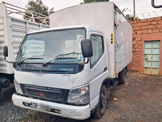Mitsubishi Canter Truck - thumbnail 2