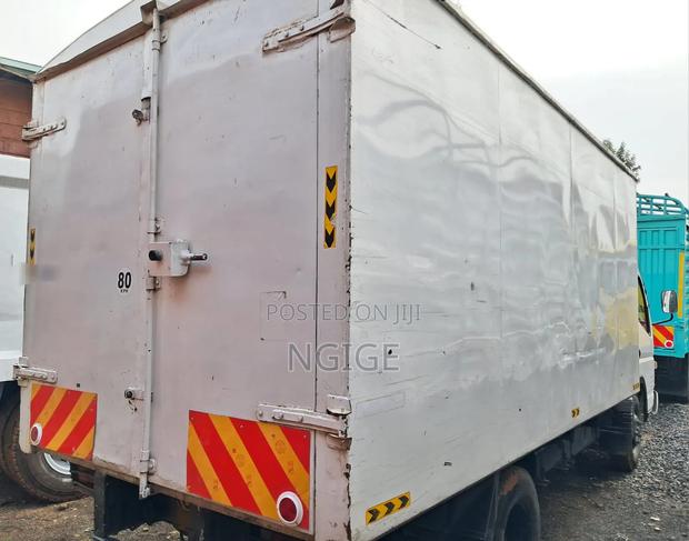 Mitsubishi Canter Truck - thumbnail 4