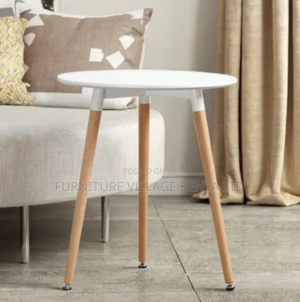 Dining Table; Round Wooden Outdoor Dining Table