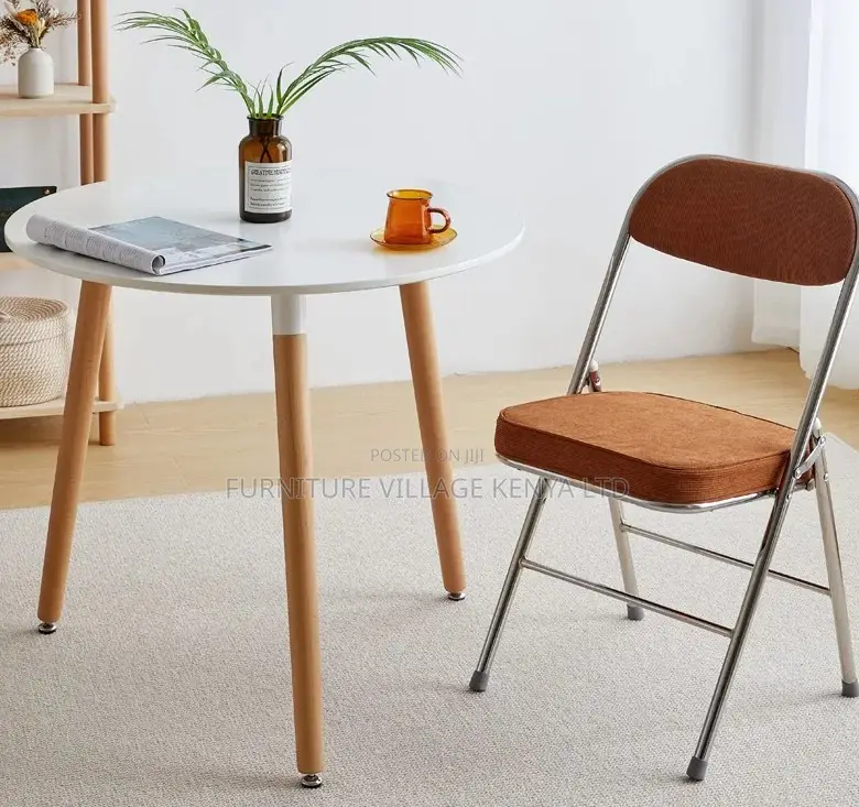 Dining Table; Round Wooden Outdoor Dining Table