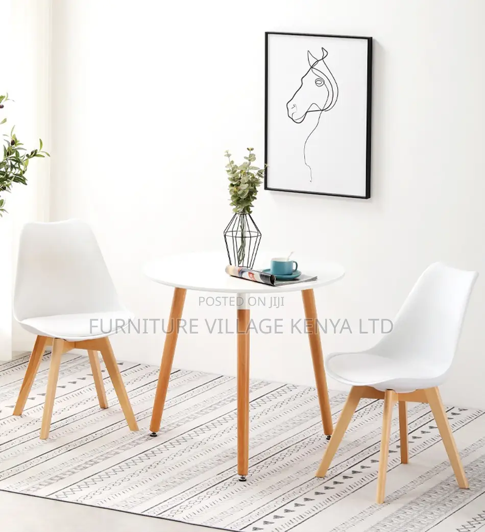 Dining Table; Round Wooden Outdoor Dining Table