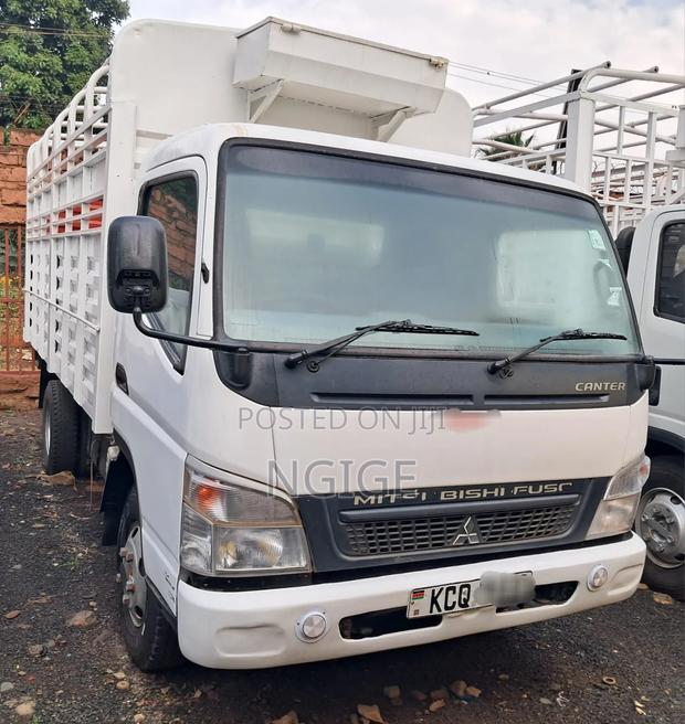 Mitsubishi Canter Lorry - main view