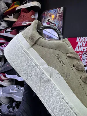 Adidas Labcourt.
Sizes : _40 41 42 43 44 45