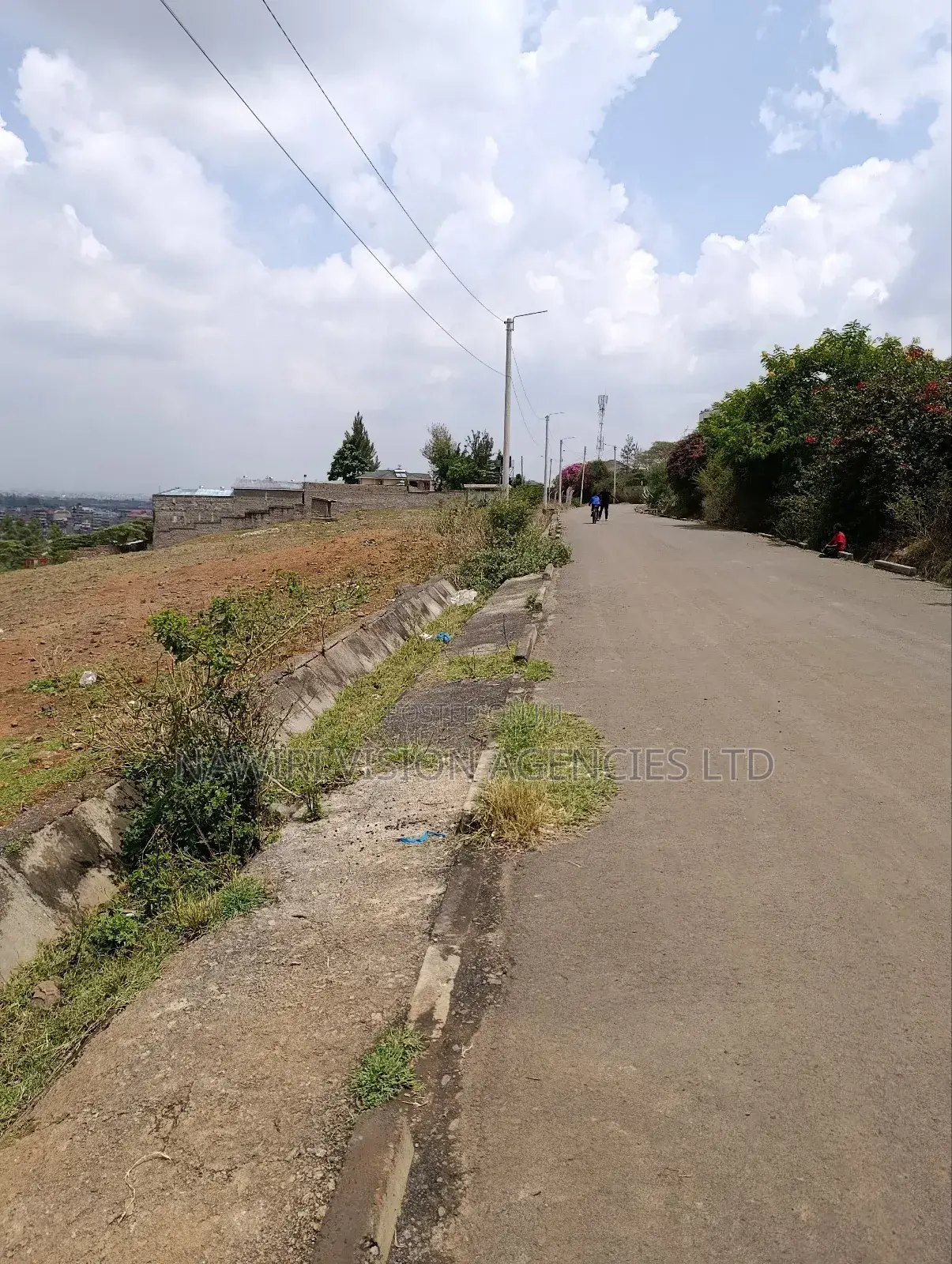 3 Acres Plot for Sale in Chokaa, Hurlingham