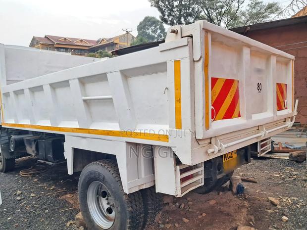 Isuzu NPR Tipper - thumbnail 3