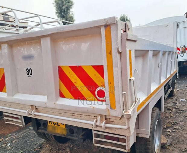 Isuzu NPR Tipper - thumbnail 4