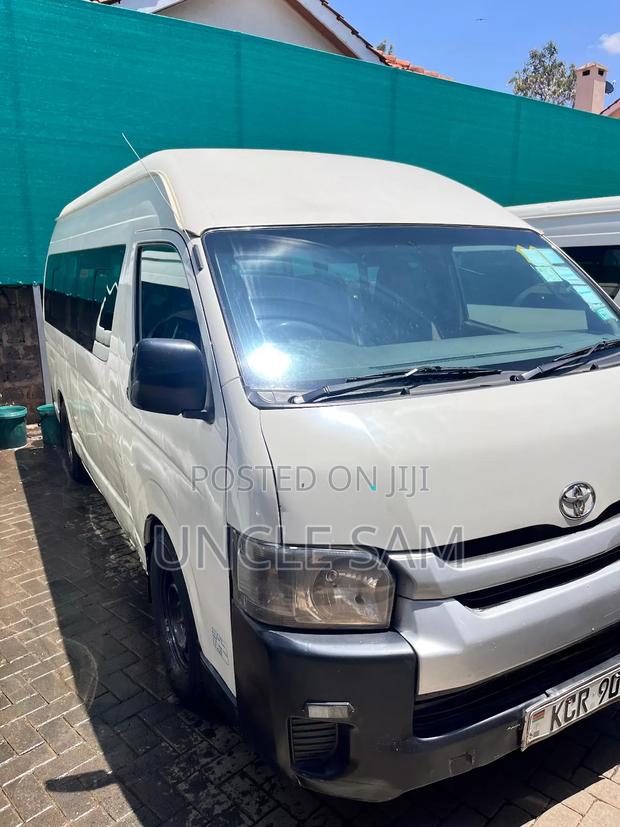 Toyota HiAce 2019 White