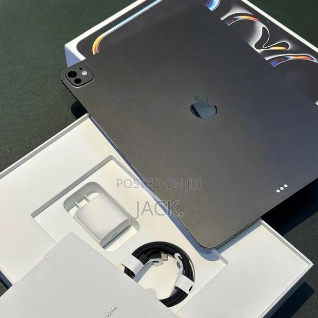New Apple iPad Pro 512 GB Black - main view