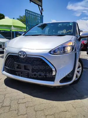 Toyota Sienta 2019 Silver