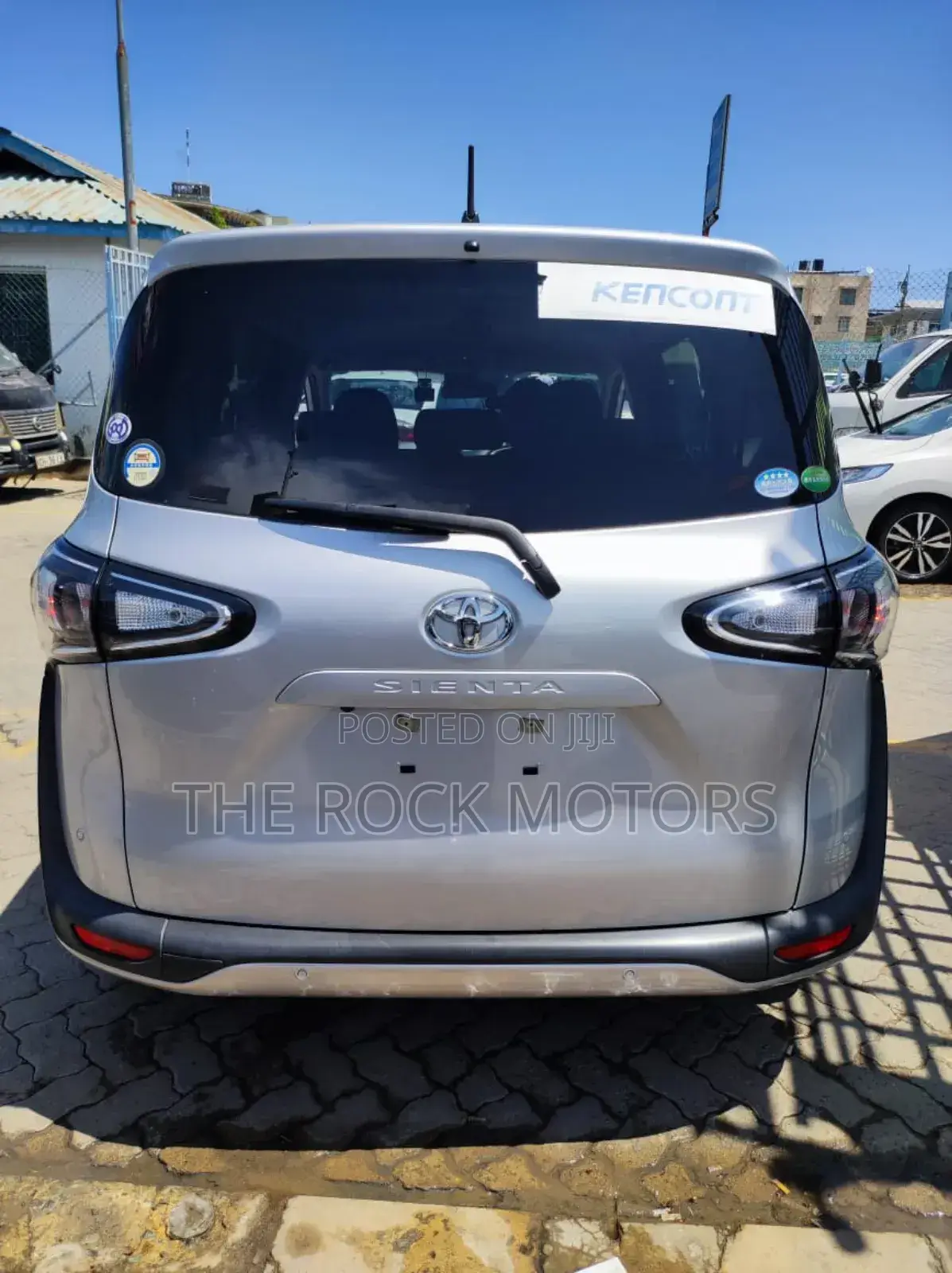 Toyota Sienta 2019 Silver