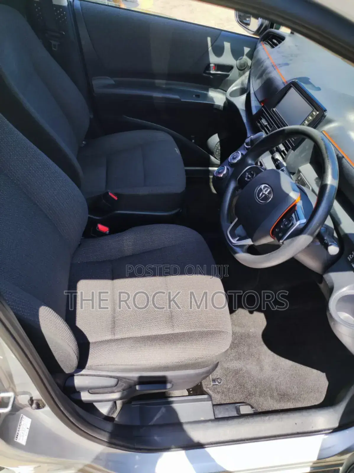 Toyota Sienta 2019 Silver