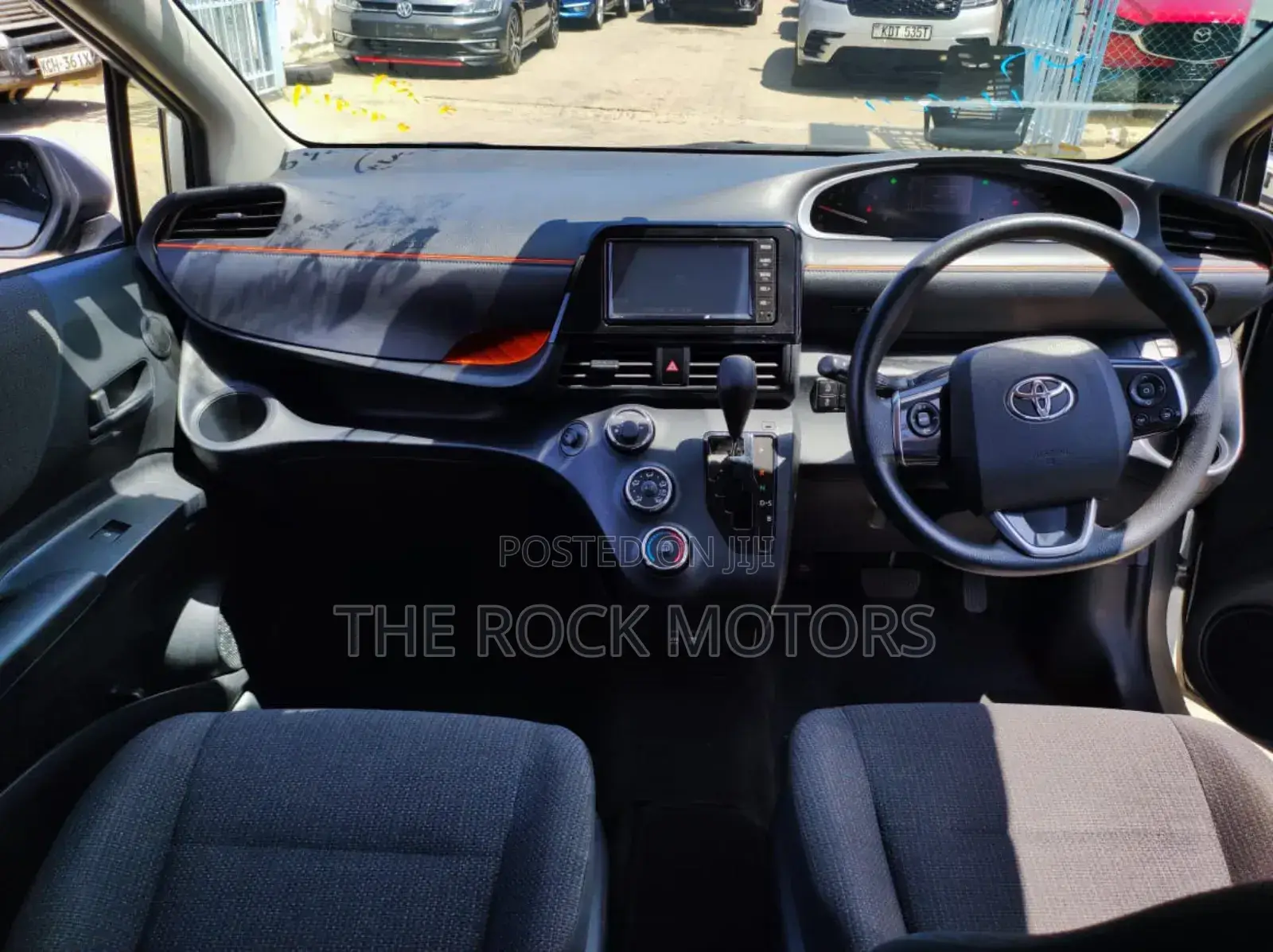 Toyota Sienta 2019 Silver