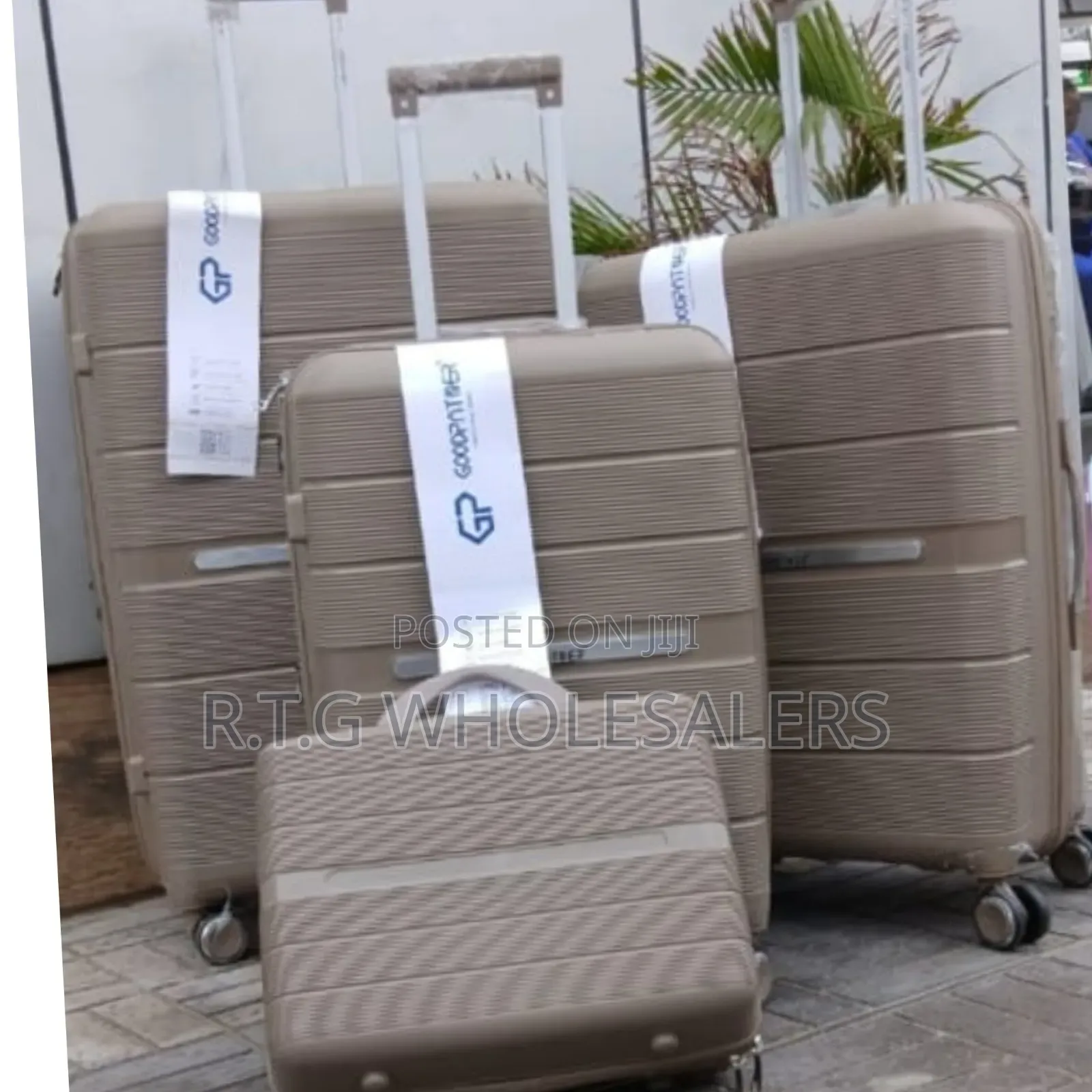 4 in 1 Unbreakable Luxury Rubber Suitcase Set – Size 1