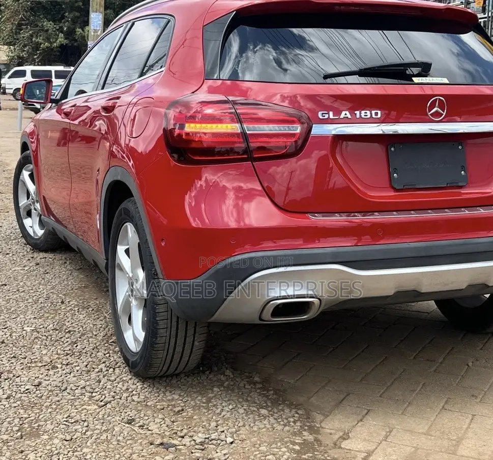 Mercedes-Benz GLA-Class 2017 Red