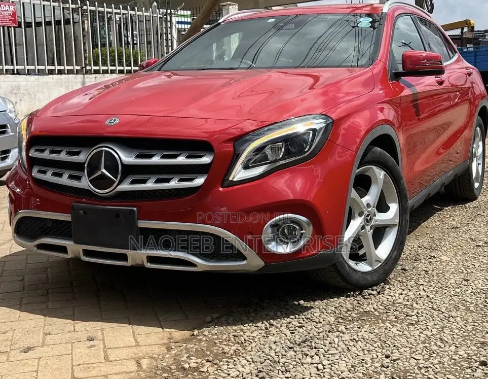 Mercedes-Benz GLA-Class 2017 Red