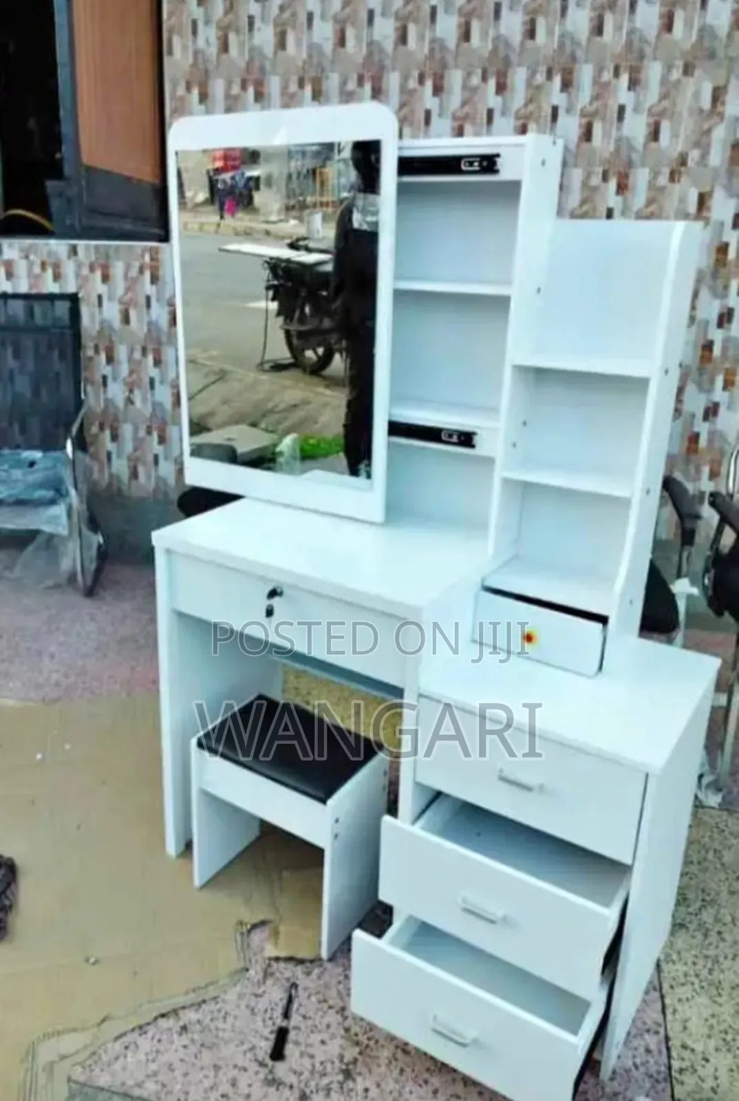Executive Wooden Dressing Table