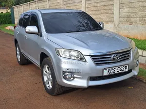 Toyota Vanguard 2011 Silver