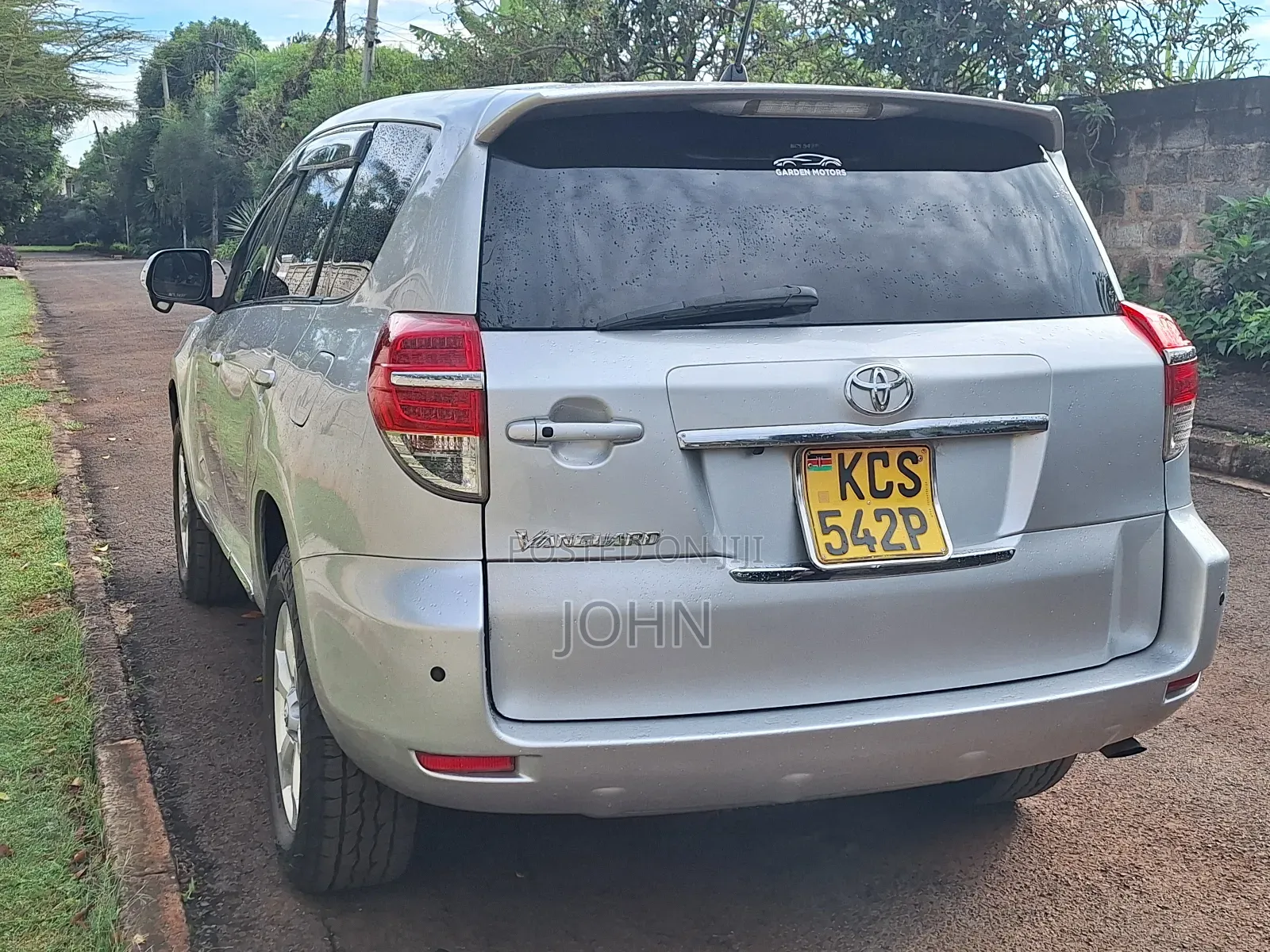 Toyota Vanguard 2011 Silver