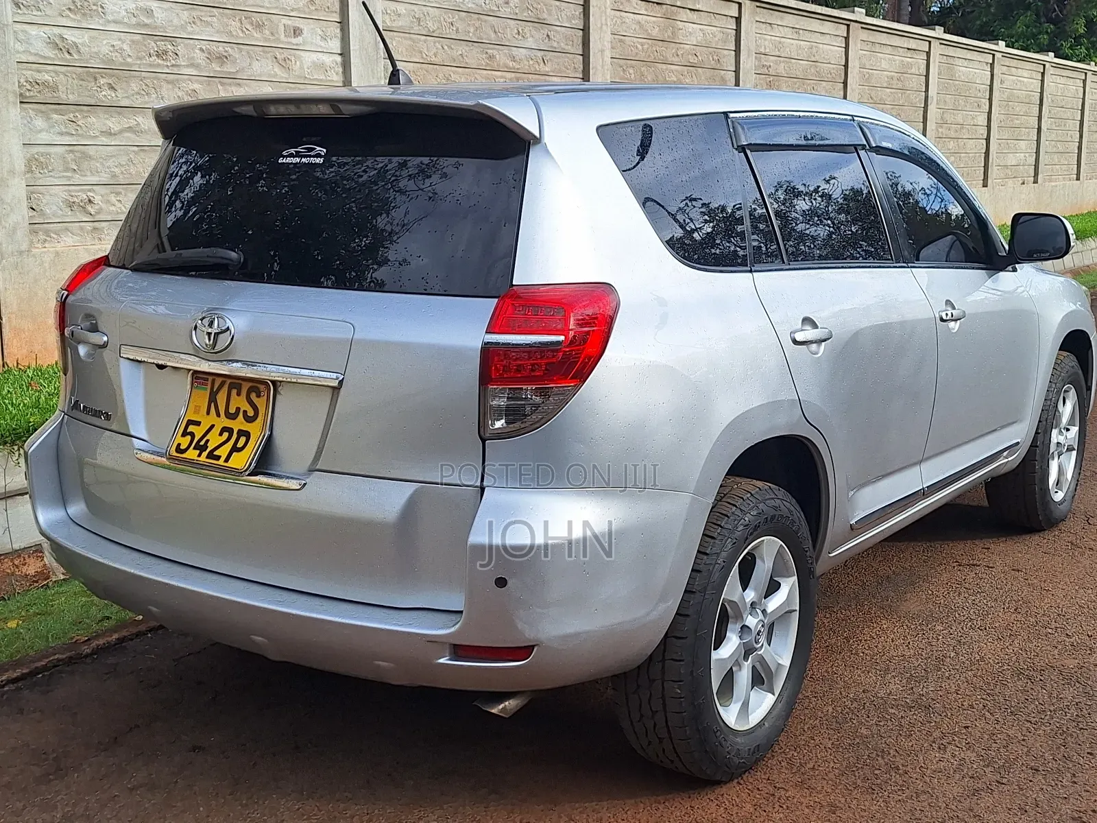 Toyota Vanguard 2011 Silver