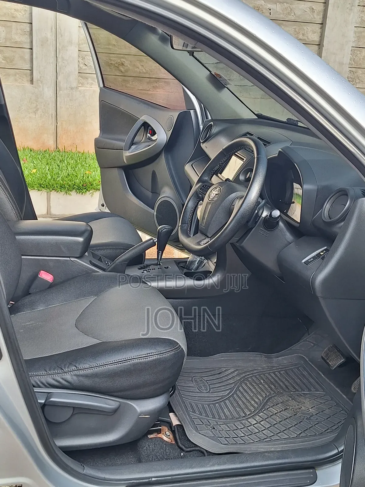 Toyota Vanguard 2011 Silver