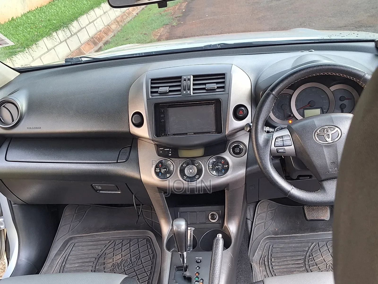 Toyota Vanguard 2011 Silver