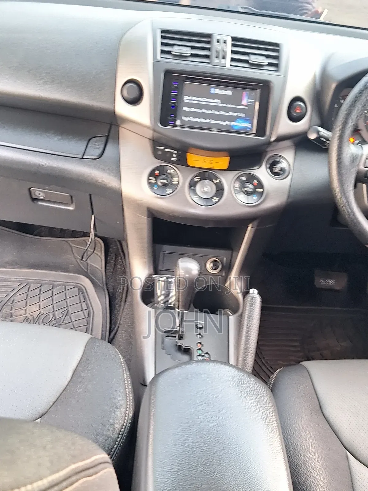Toyota Vanguard 2011 Silver