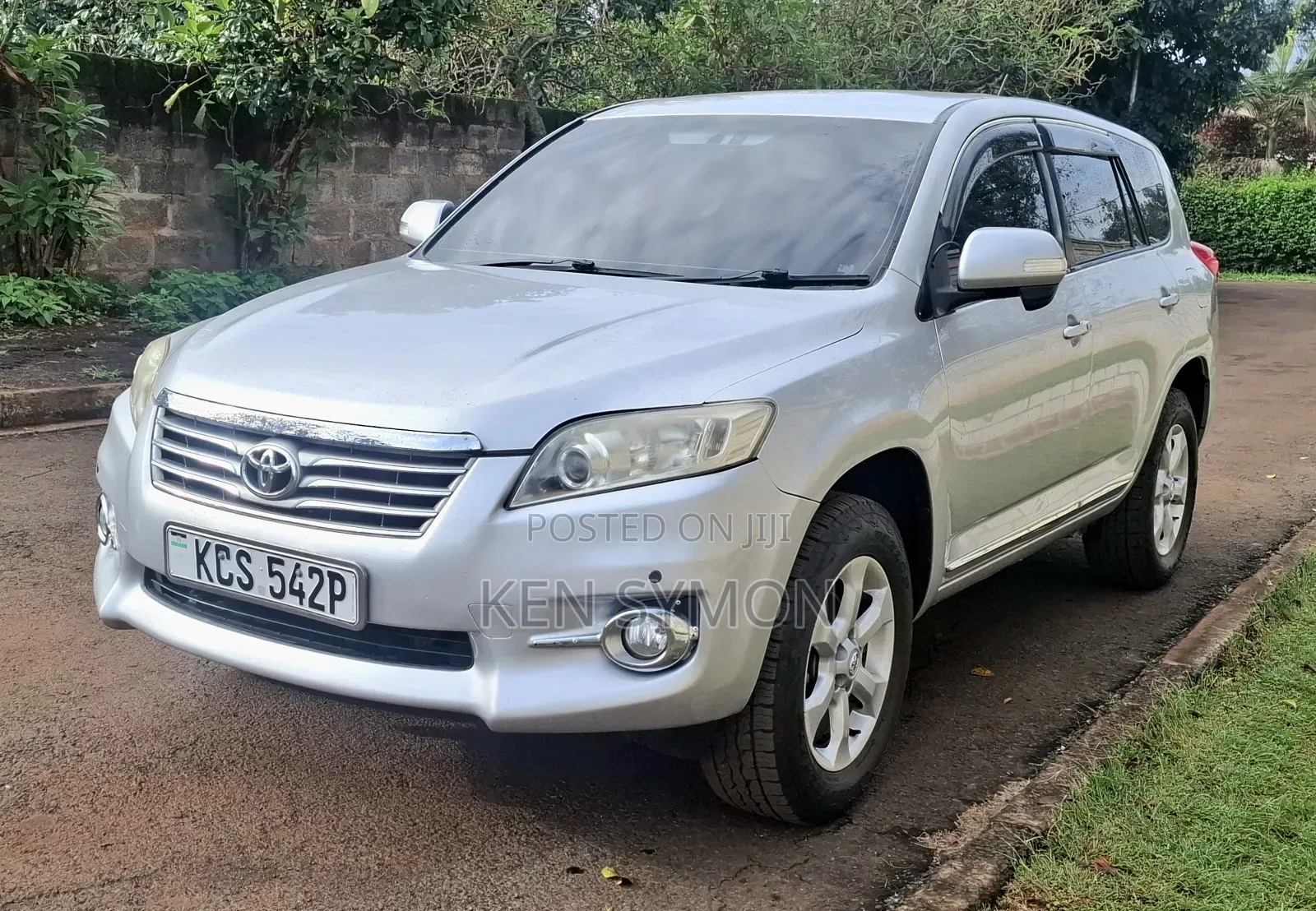 Toyota Vanguard 2012 Silver