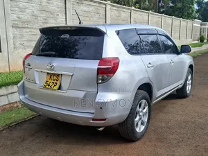 Toyota Vanguard 2012 Silver